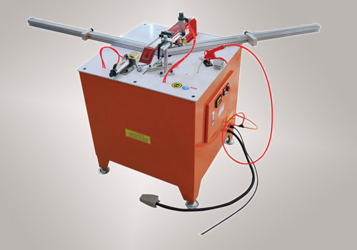 自動(dòng)鋁材切割機(jī)