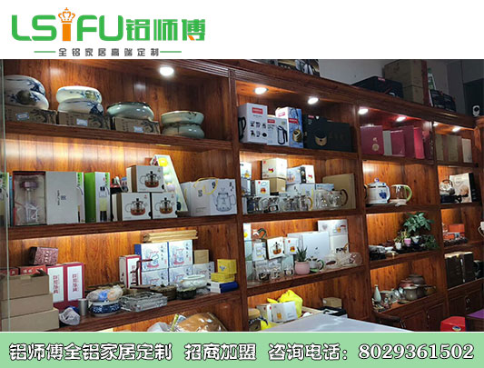 鋁師傅全鋁家具商場商店柜現(xiàn)場實(shí)拍