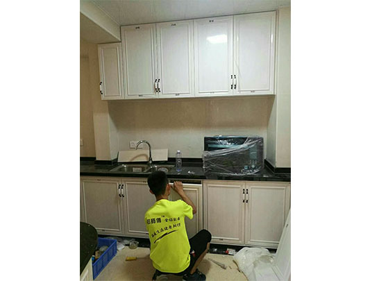 鋁師傅全鋁家居整體櫥柜安裝現(xiàn)場效果圖